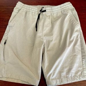 Men’s khaki Kenneth Cole shorts